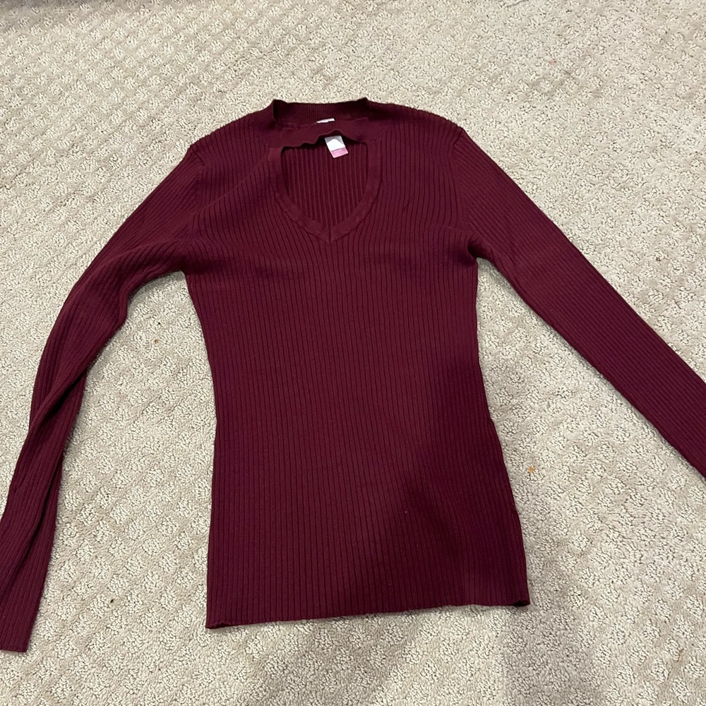 Burgundy sweater with choker